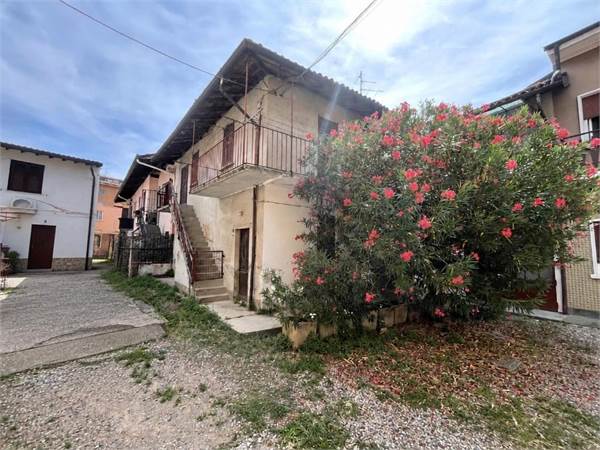 Ampia porzione di casa da ristrutturare!